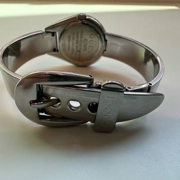 💎 Authentic Gucci Vintage 6700L 26mm Watch - Picture 2 of 13